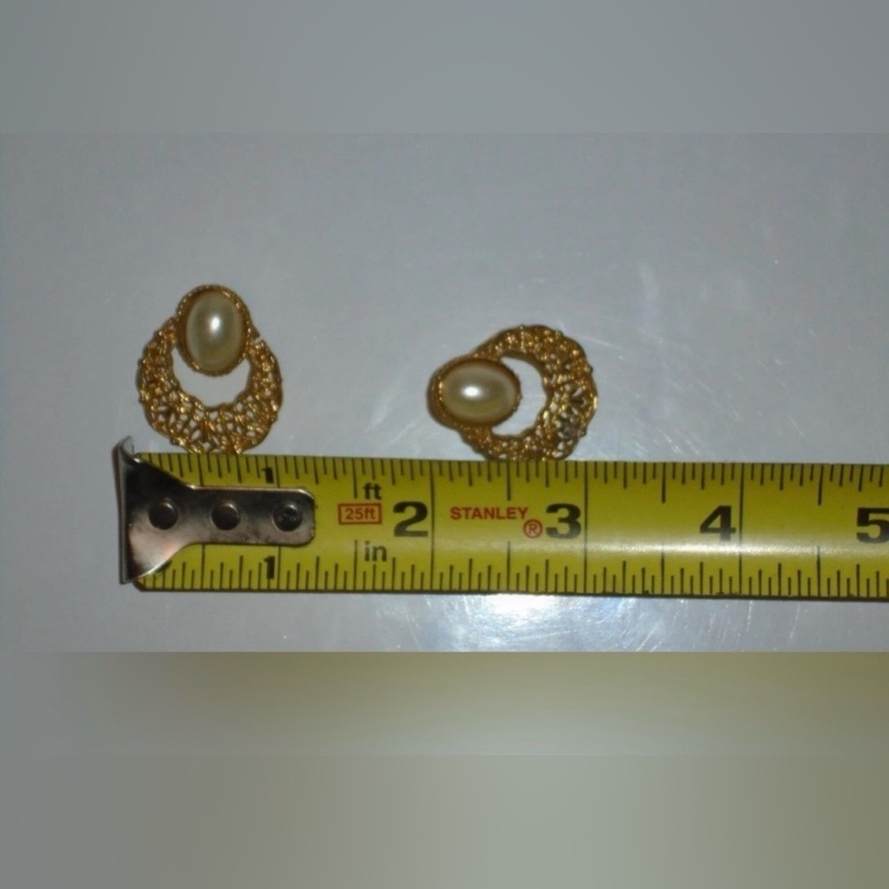 Vintage Filigree Pearl Drop Earrings Gold Tone Lace Statement Earrings - Picture 4 of 6